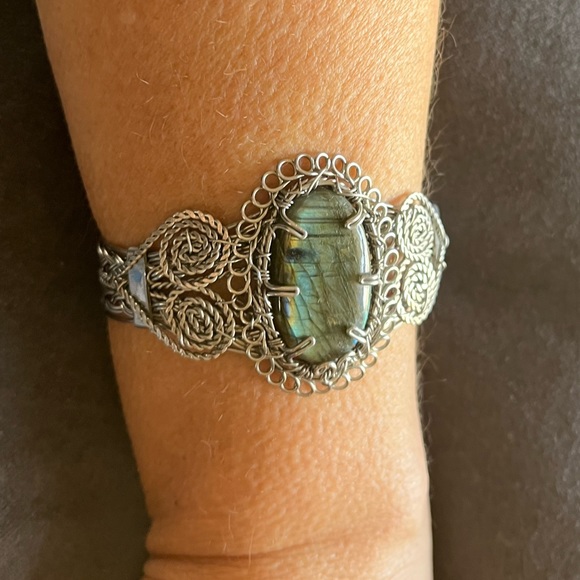 Silver Twisted Wire Cuff Bracelet with large Oval Abalone Shell Inlay - Picture 2 of 12